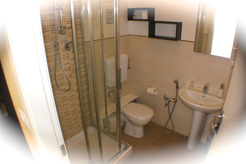 Domus Corso Umberto 18 B&B Pescara Habitación foto